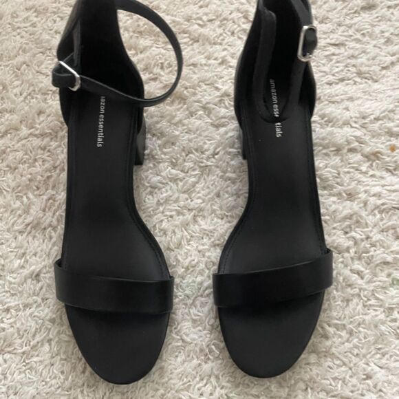 NEW Size 8 Strap‎ Sandals - Picture 5 of 12